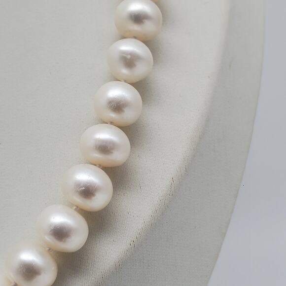 Cultured Pearl Strand Necklace Japan Mother of Pearl Clasp Classic Hand Knotted - Picture 11 of 11